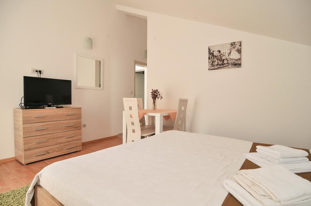 Apartmani P&M Tivat Kültér fotó